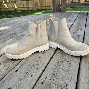 Unr8ted Tan Boots